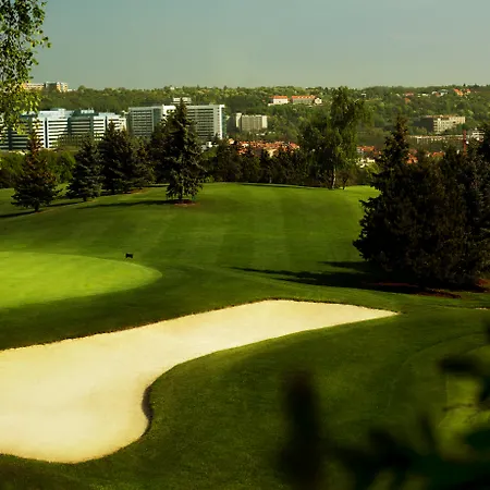 Golf 4* Prag